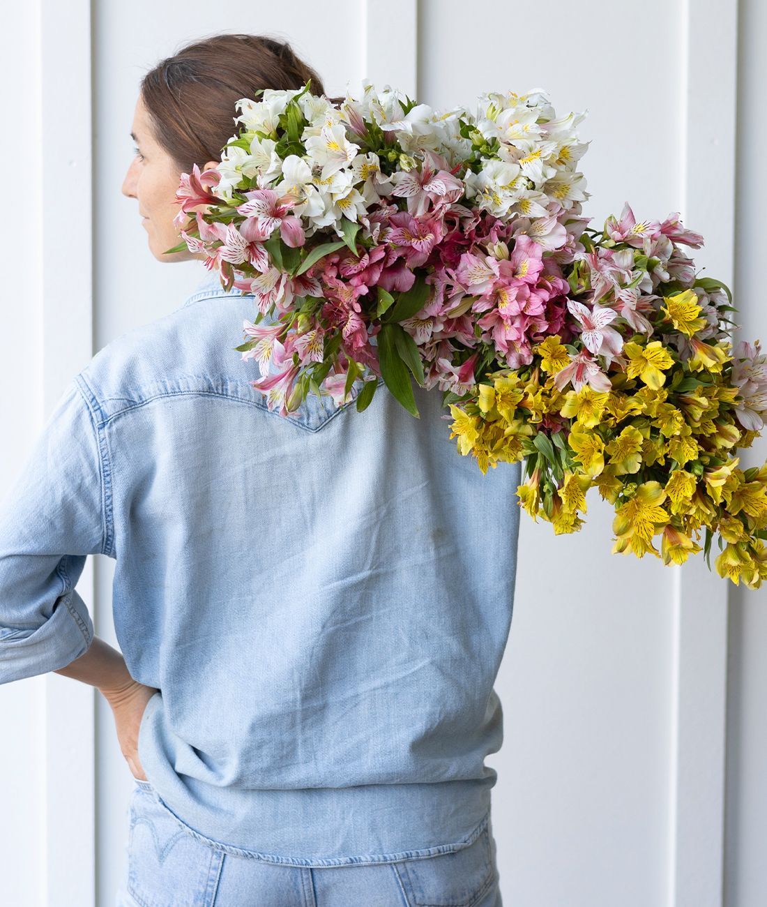 Big Boxes Are Back: Bulk Flowers Delivered to Your Doorstep thumbnail