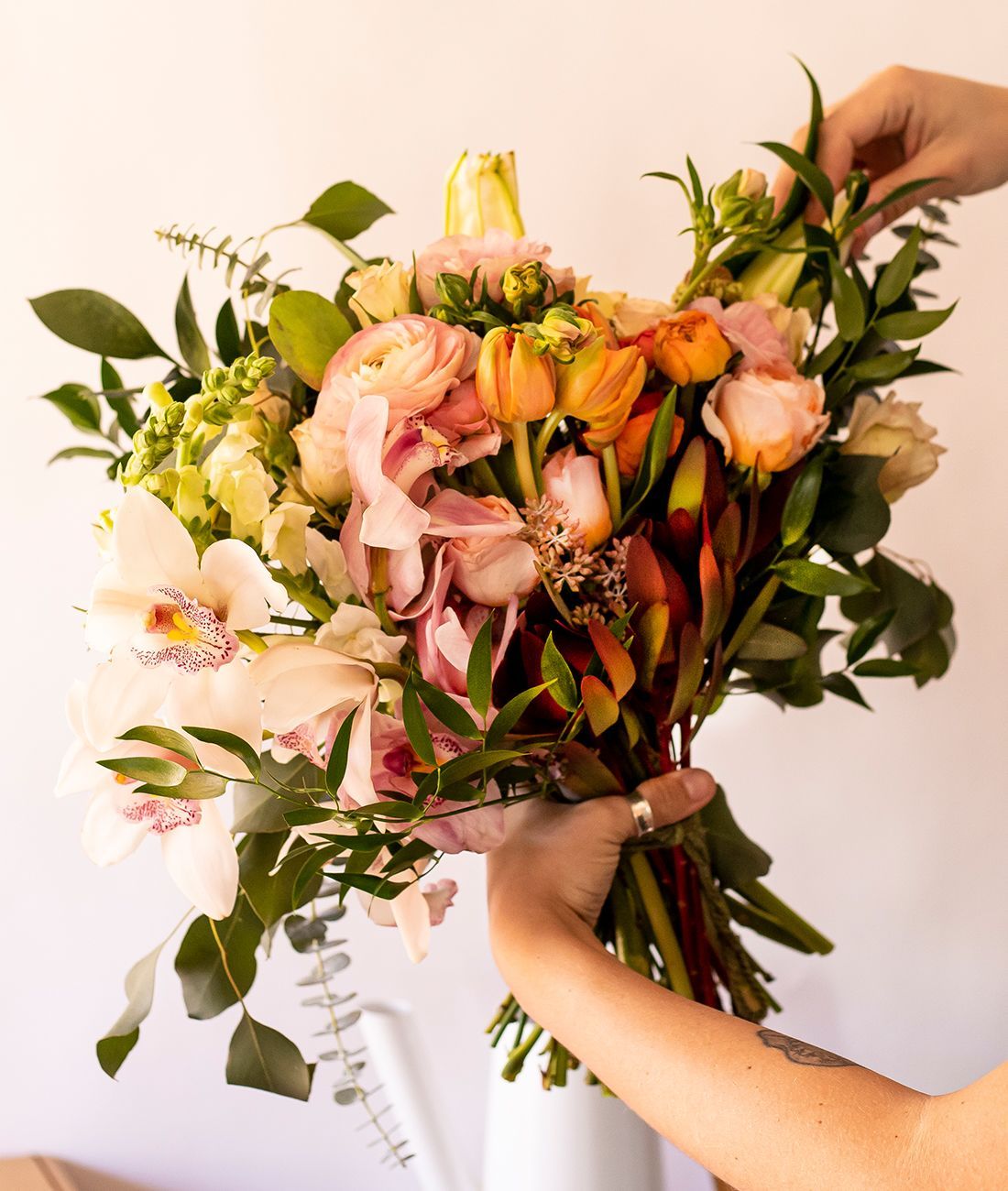 How To Care For Your Fresh Flowers Arrangements Like A Pro thumbnail