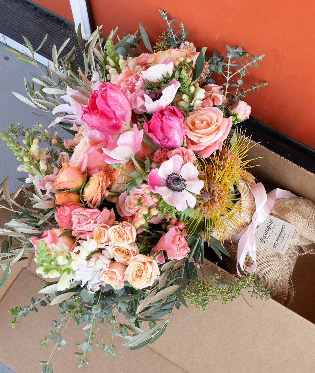 How To Go From Burlap-Wrapped Bouquet To Vase Arrangement (It’s As Easy As 1-2-3!) thumbnail