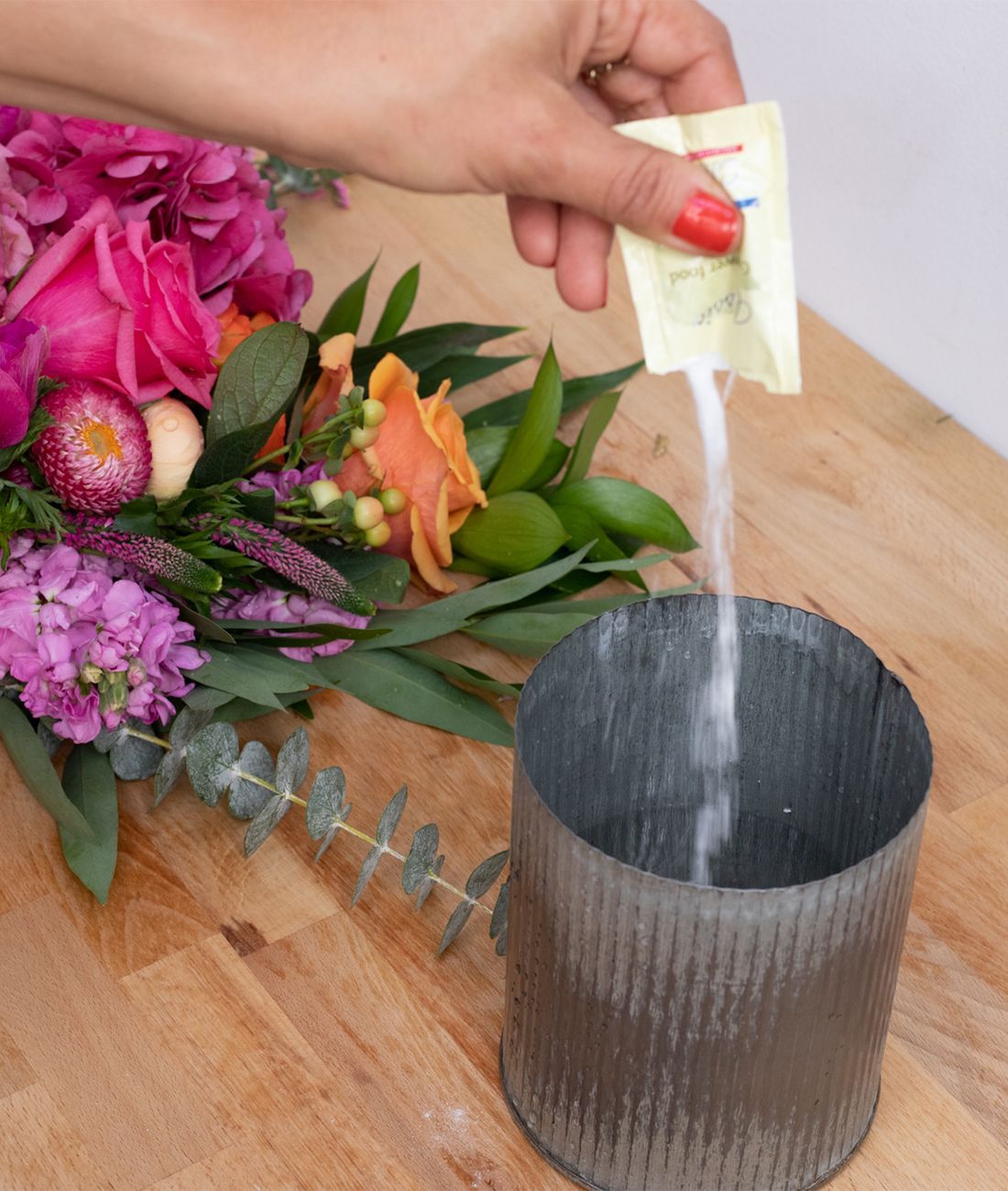 How To Use Flower Food Correctly (And Why We Include It In Every Shipment!) thumbnail